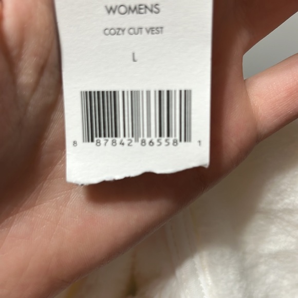 White fuzzy vest size large - Picture 4 of 4